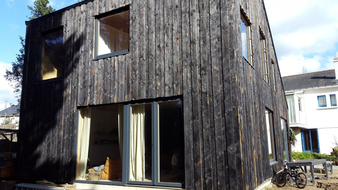 Maison bois CLT écologique, avec bardage brûlé - Architecte : Atelier Ordinaire