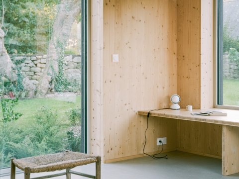 La Maison Pliée - Vue intérieure_2 -Murs et mobilier NOVATOP